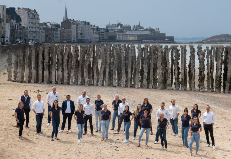 Photo de l'équipe Bizeul Immobilier sur la plage du Sillon à Saint Malo