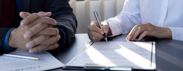 Personne qui change d'assurance emprunteur