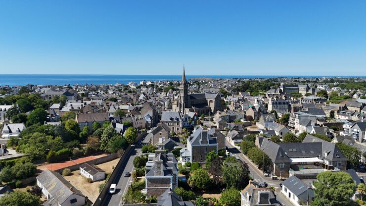 Photo de Paramé en drone depuis l'emplacement du projet ROZVEN par BIZEUL Immobilier à Saint-Malo